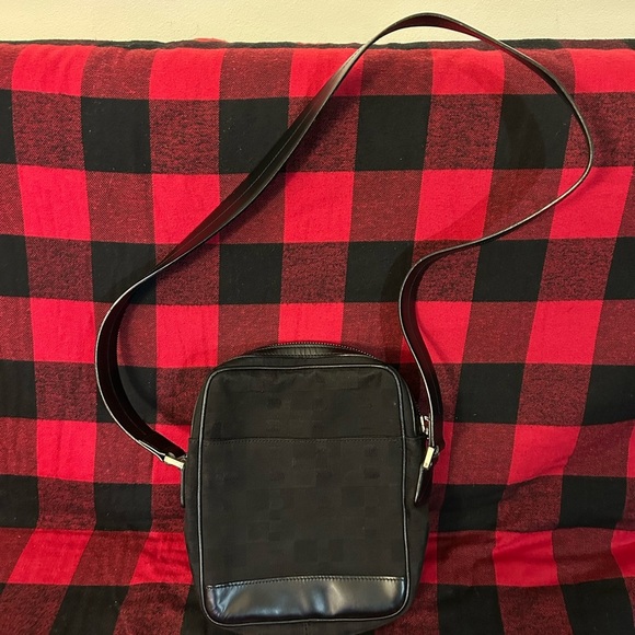 Bally Black Messenger Bag with Strap and Sleek Design - Picture 2 of 4